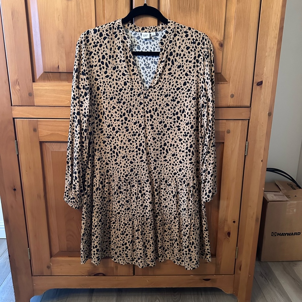 GAP Tan and Black Long Sleeve Dress